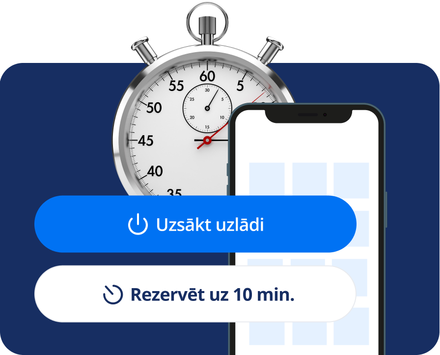 Kolāža no pulksteņa, mobilā tālruņa un divām pogām ar uzrakstiem “Uzsākt uzlādi” un “Rezervēt uz 10 min.”.