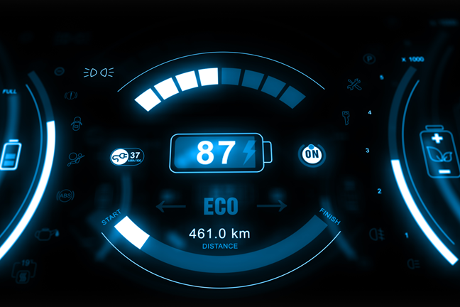 Elektroauto instrumentu panelī ieslēgts ECO režīms.