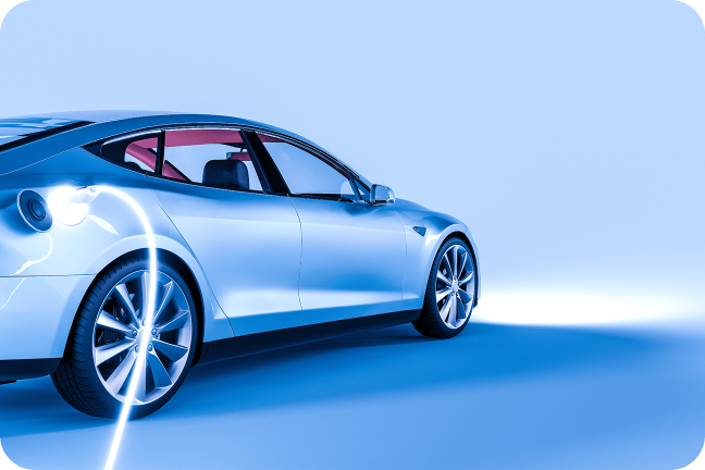 Zils elektroauto uzlādes laikā.